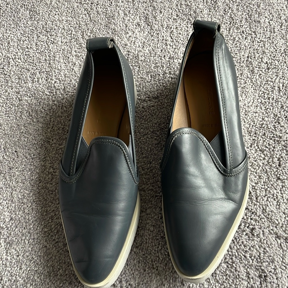 Evereve gray slip on shoes size 8 white soles